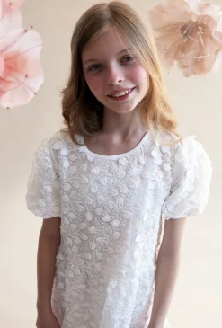 Biała elegancka sukienka z krótkimi rękawami