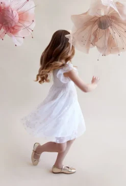 Biała elegancka sukienka z krótkim rękawem