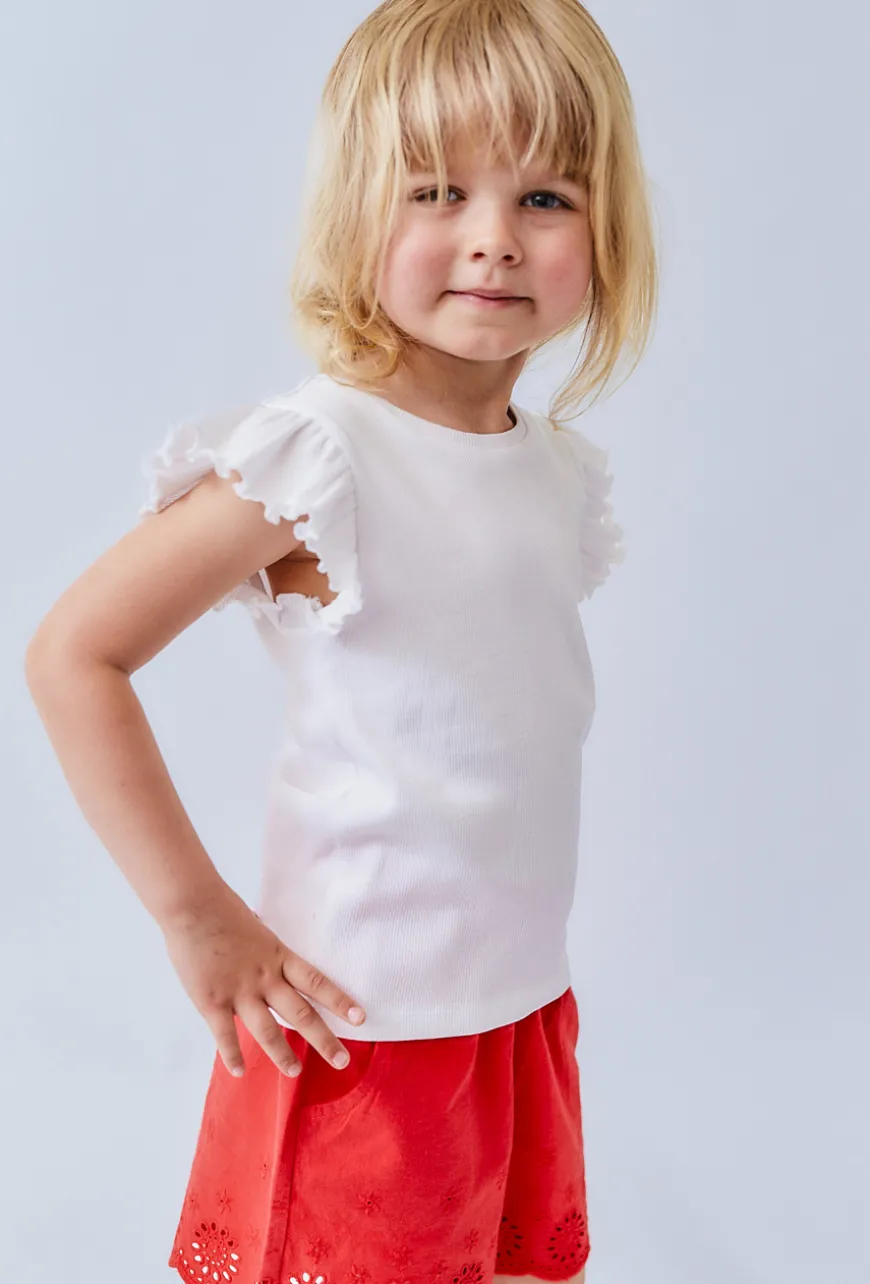 Biały t-shirt dziewczęcy w prążki