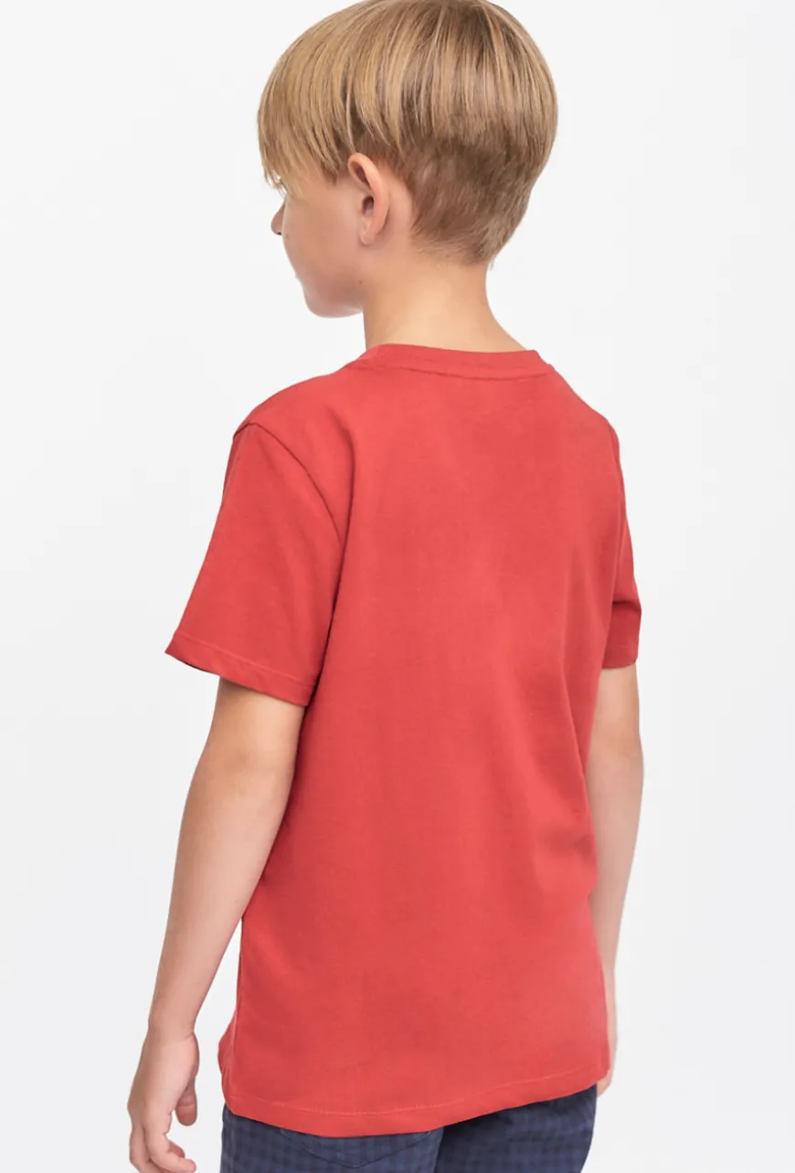 Czerwony t-shirt chłopięcy z Mikołajem
