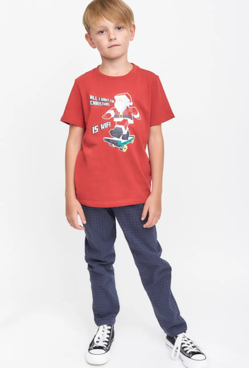 Czerwony t-shirt chłopięcy z Mikołajem