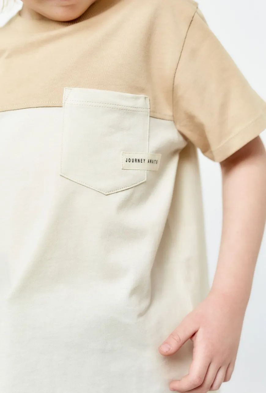 Dwukolorowy t-shirt z kieszonką