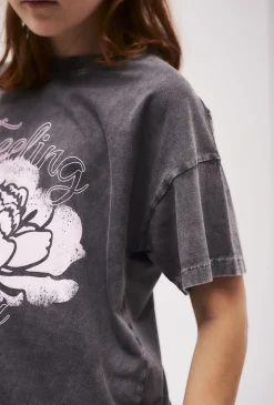 Dziewczęcy T-shirt oversize z nadrukiem - szary