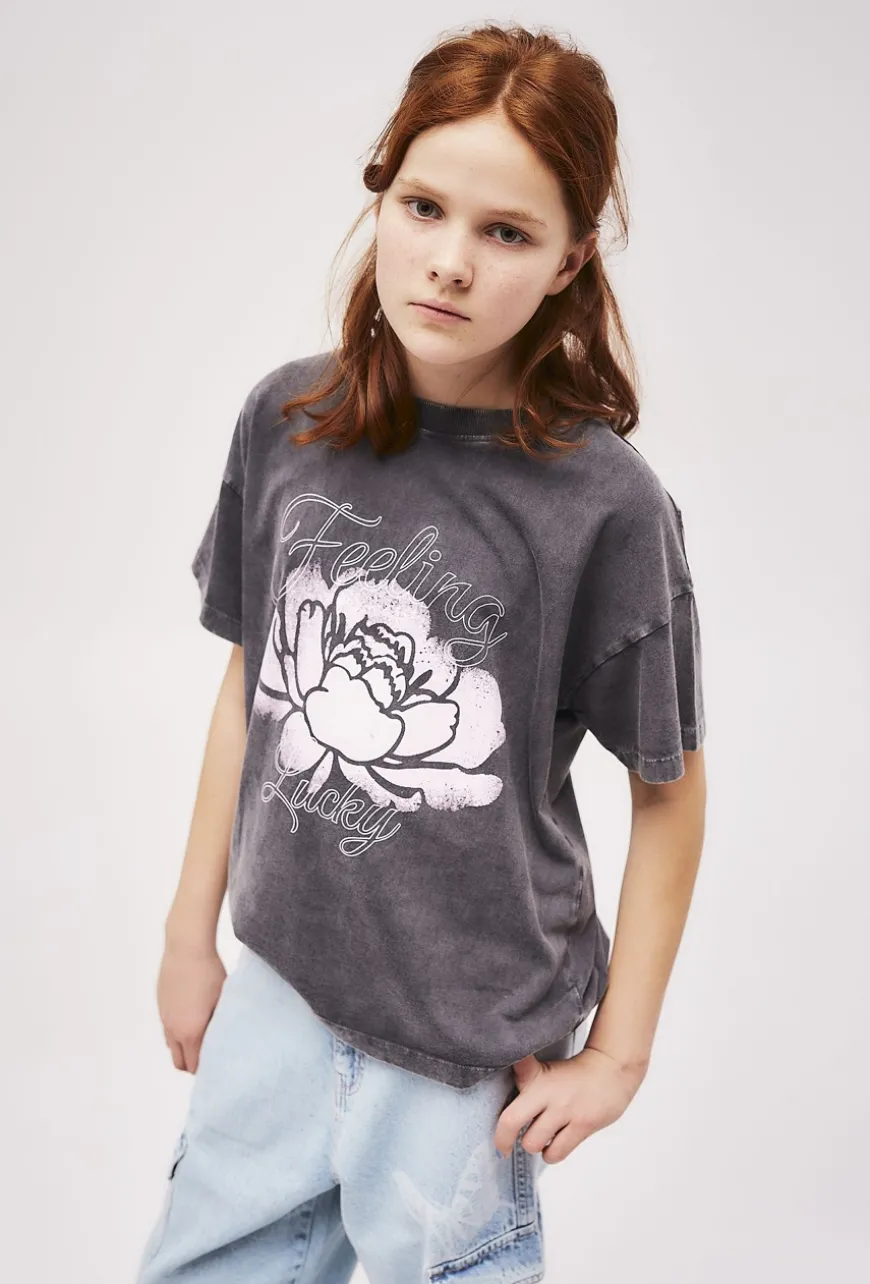 Dziewczęcy T-shirt oversize z nadrukiem - szary