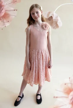 Elegancka sukienka w kolorze pudrowego różu