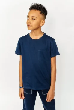 Granatowy t-shirt chłopięcy z kieszonką