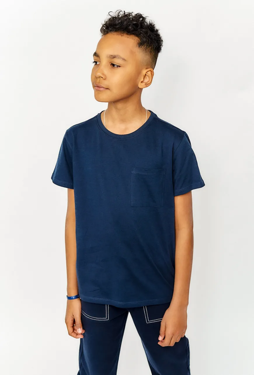 Granatowy t-shirt chłopięcy z kieszonką