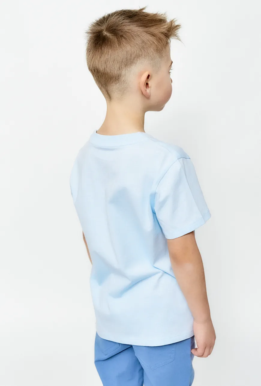 Jasnoniebieski t-shirt z przeszyciami