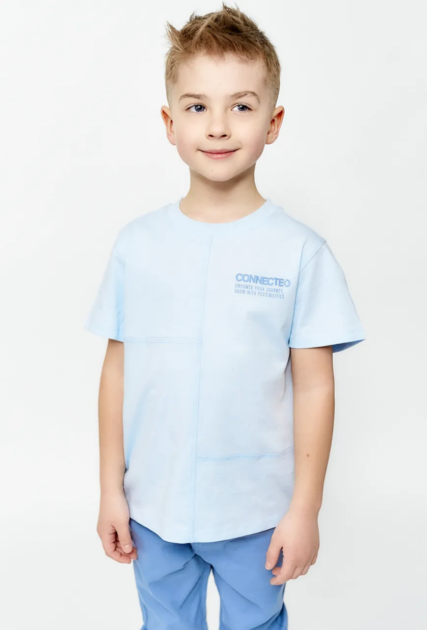 Jasnoniebieski t-shirt z przeszyciami