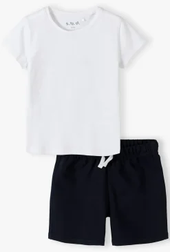 Komplet na zajęcia sportowe - biały t-shirt i granatowe spodenki