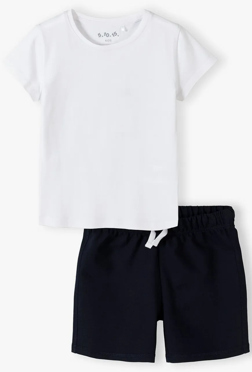 Komplet na zajęcia sportowe - biały t-shirt i granatowe spodenki