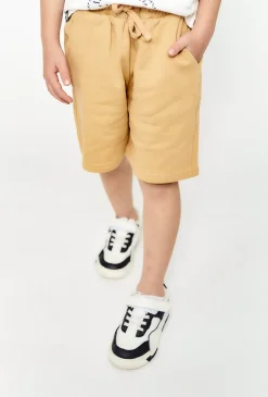komplet ubrań na lato - biały t-shirt w zebry i szorty