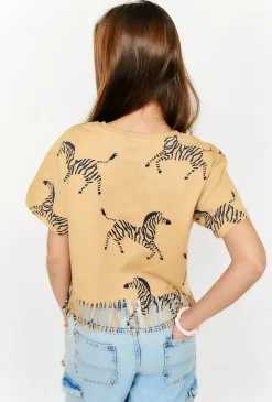 Krótki t-shirt z nadrukiem i frędzlami