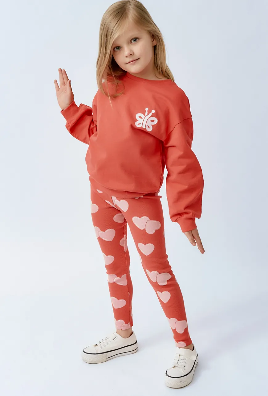 Legginsy w różowe serduszka