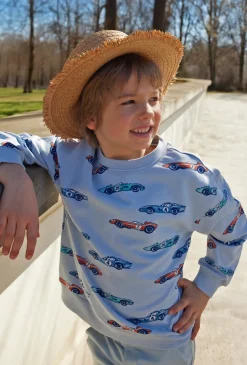 Niebieska bluza dresowa w kolorowe samochody