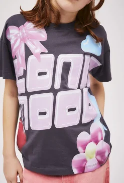 Pudełkowy t-shirt dziewczęcy szary z nadrukiem