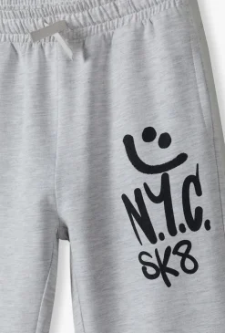 Spodnie dresowe chłopięce z nadrukiem „NYC SK8”