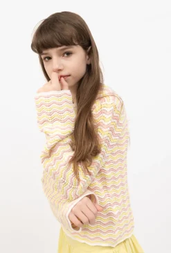 Sweter dziewczęcy w ażurowe pasy