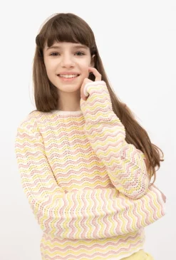 Sweter dziewczęcy w ażurowe pasy