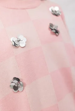 Sweter dziewczęcy w szachownicę z cekinowymi aplikacjami