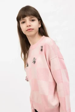 Sweter dziewczęcy w szachownicę z cekinowymi aplikacjami
