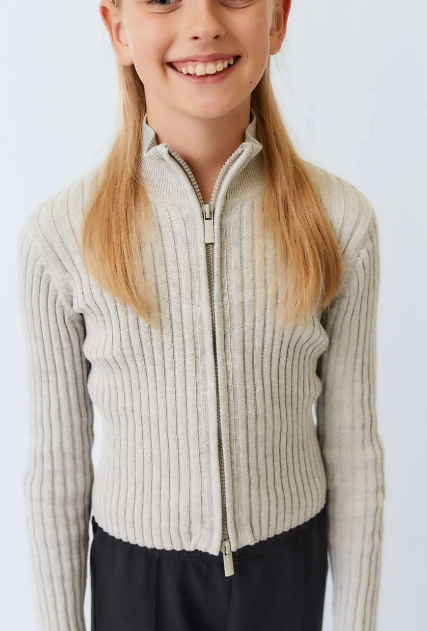 Sweter dziewczęcy z golfem rozpinany