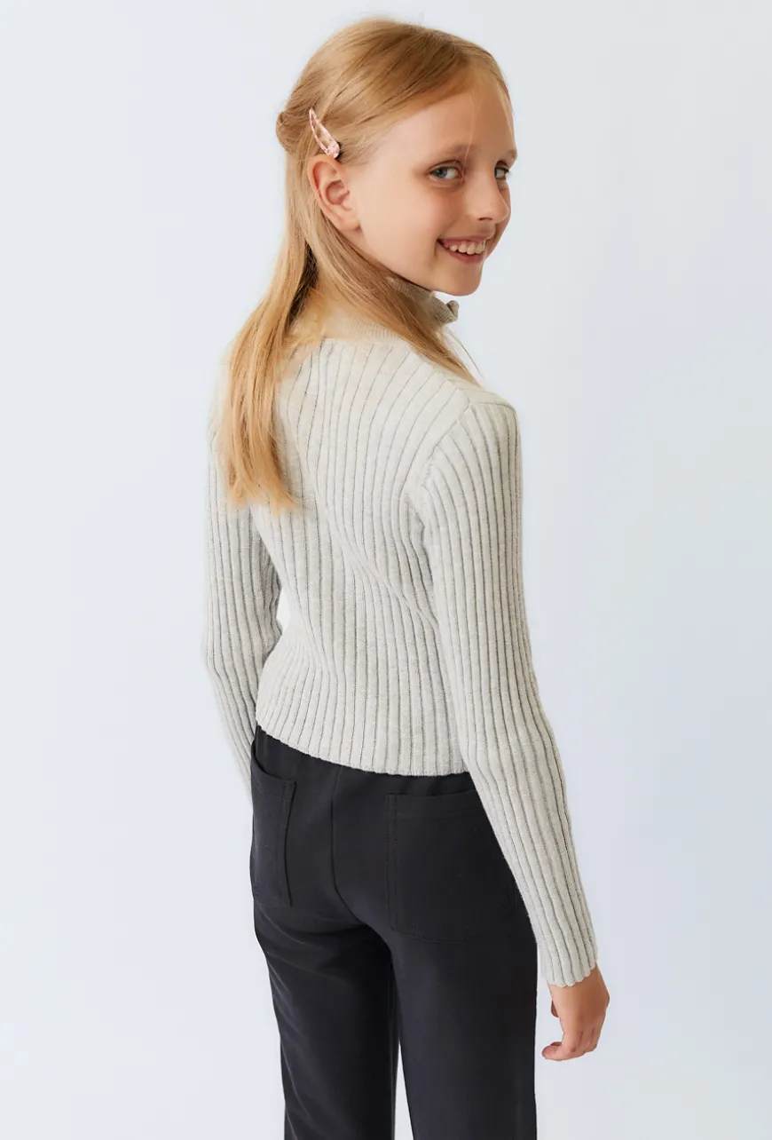 Sweter dziewczęcy z golfem rozpinany