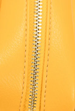 Żółta torebka crossbody z kolorowym paskiem
