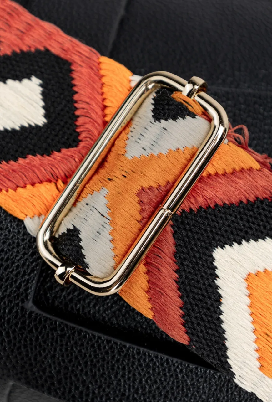Torebka crossbody z efektowną klapą