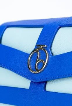 Torebka crossbody z efektowną klapą