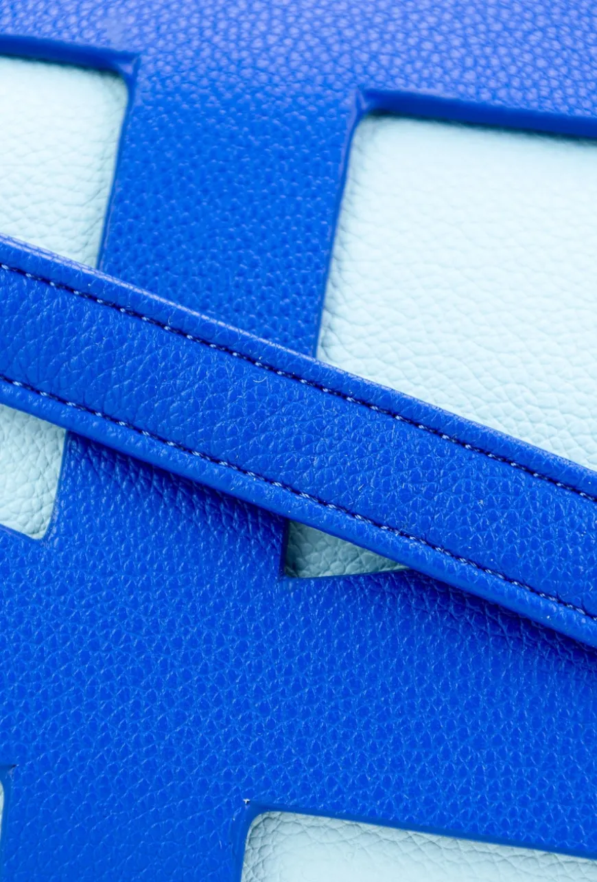 Torebka crossbody z efektowną klapą