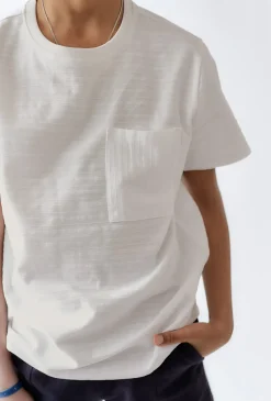 T-shirt chłopięcy biały z kieszonką