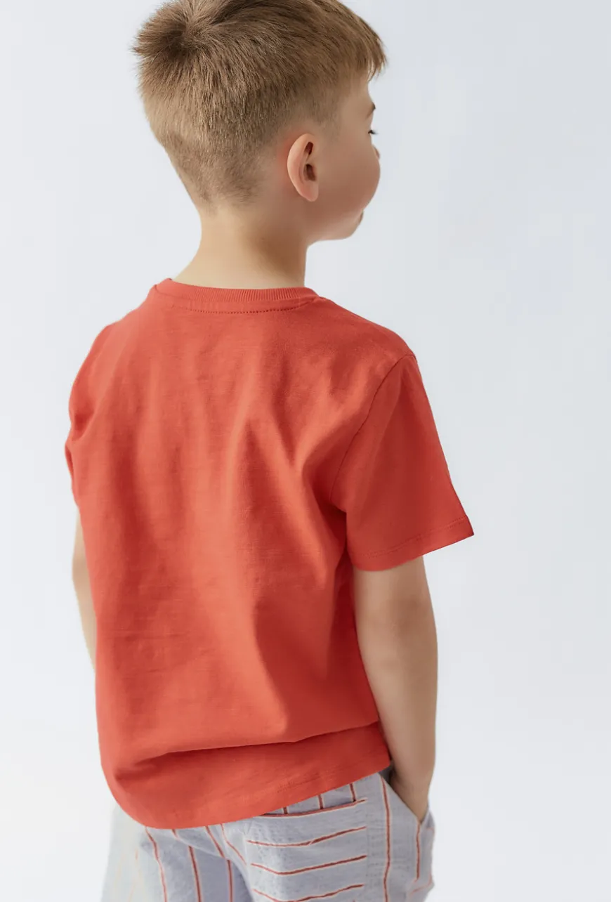 T-shirt chłopięcy czerwony z zabawnym nadrukiem
