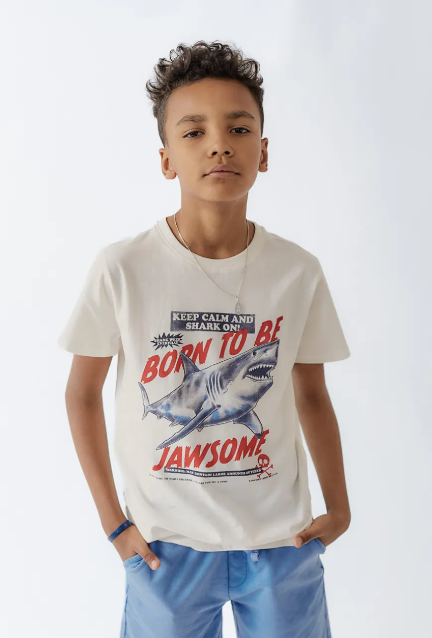 T-shirt chłopięcy z dynamicznym nadrukiem