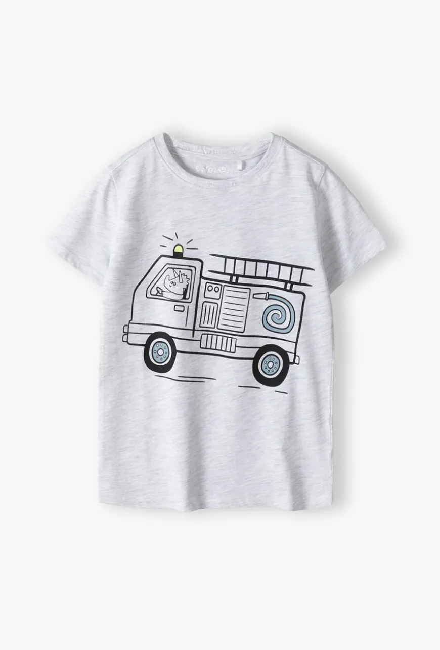 T-shirt chłopięcy z wozem strażackim