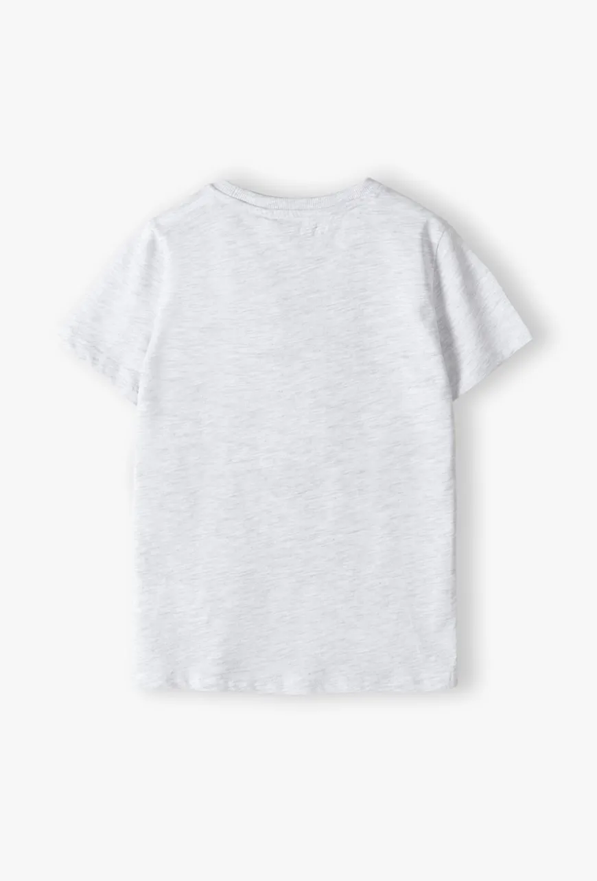 T-shirt chłopięcy z wozem strażackim
