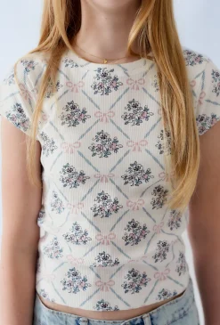 T-shirt prążkowany z delikatnym wzorem