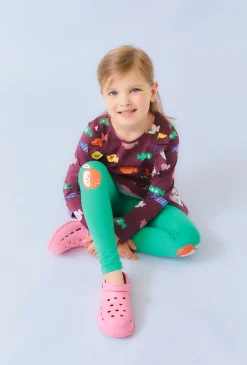 Zielone legginsy dziewczęce z naszywkami – cieplejszy model.